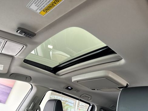 Used 2025 Honda Odyssey Elite image 18