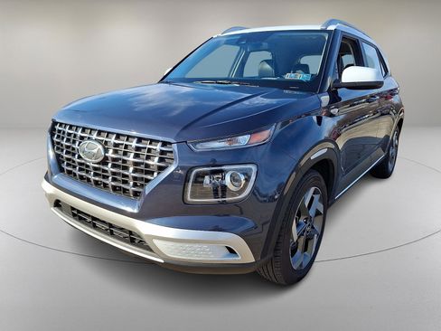 Certified 2021 Hyundai Venue w/ Cargo Package image 4