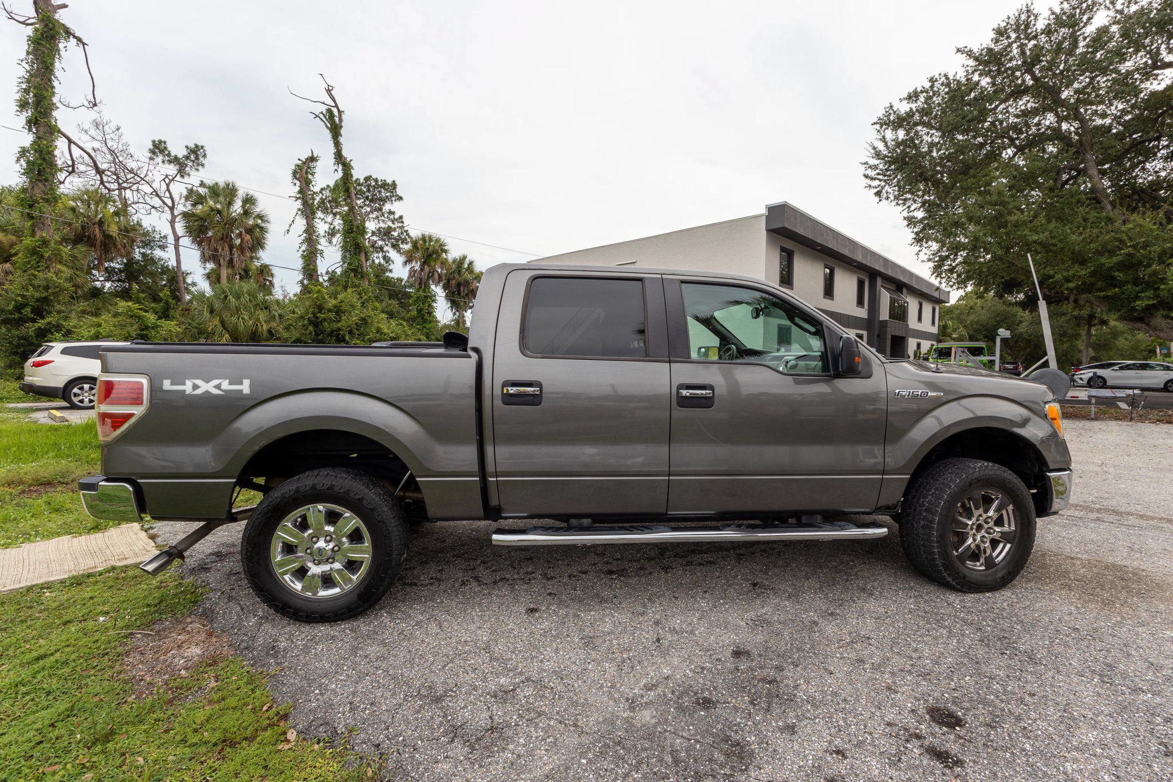Used 2010 Ford F150 Platinum AWD/4WD image 2