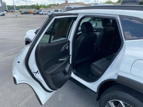 Used 2024 Chevrolet Trax LT w/ Driver Confidence Package FWD image 27
