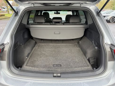 Used 2021 Volkswagen Tiguan SE R-Line image 10