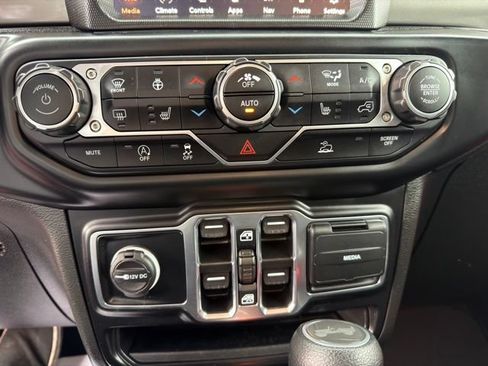 Used 2021 Jeep Wrangler Unlimited Sahara w/ Uconnect 4C Nav & Sound Group AWD/4WD image 21