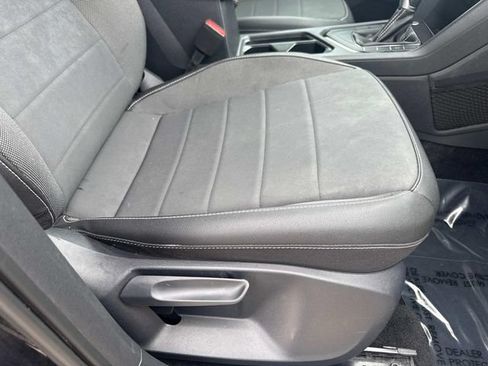 Used 2024 Volkswagen Taos SE FWD image 13