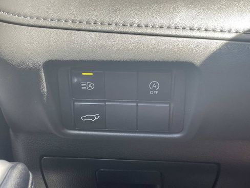 Used 2024 Toyota Highlander XLE FWD image 27