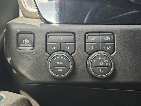 Used 2025 Chevrolet Silverado 2500 LT w/ Safety Package AWD/4WD image 25