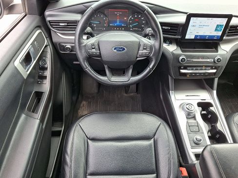 Used 2020 Ford Explorer XLT w/ Equipment Group 202A AWD/4WD image 13