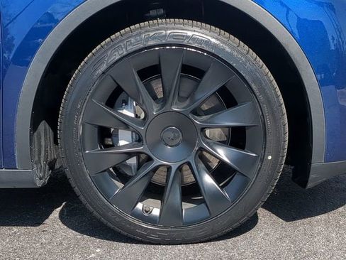 Used 2023 Tesla Model Y Long Range image 11