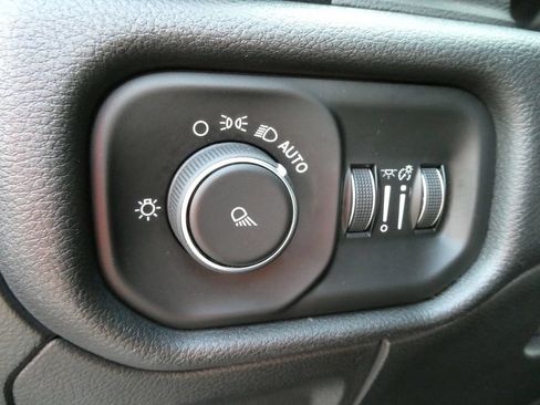 Used 2019 RAM 1500 Tradesman RWD image 25