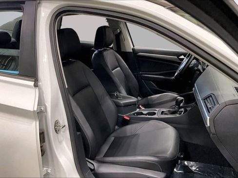 Used 2019 Volkswagen Jetta SE FWD image 7