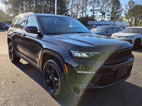 Used 2023 Jeep Grand Cherokee Limited w/ Black Appearance Package image 7