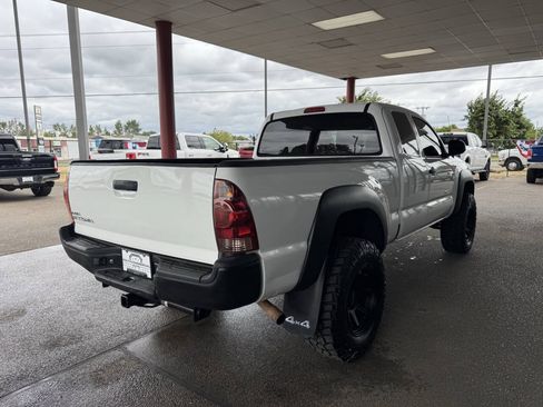 Used 2013 Toyota Tacoma 4x4 Access Cab image 3