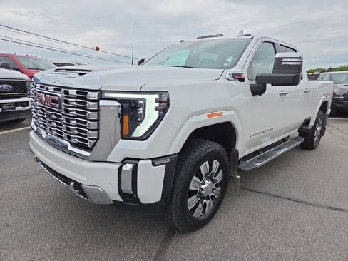 Used 2025 GMC Sierra 3500 Denali AWD/4WD image 2