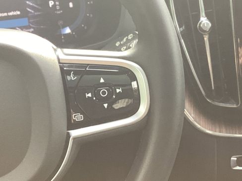 Certified 2023 Volvo XC60 B5 Plus w/ Climate Package image 20