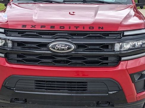 Used 2022 Ford Expedition Limited AWD/4WD image 9