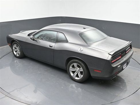 Used 2022 Dodge Challenger SXT image 25