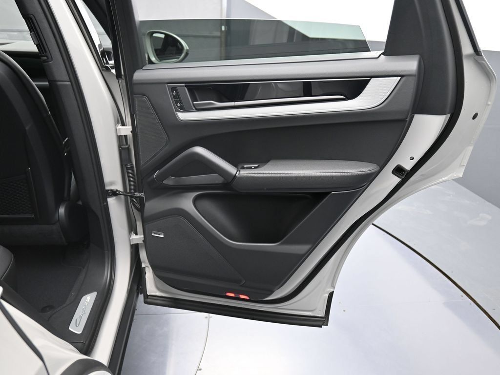 Certified 2026 Porsche Cayenne E-Hybrid AWD/4WD image 27