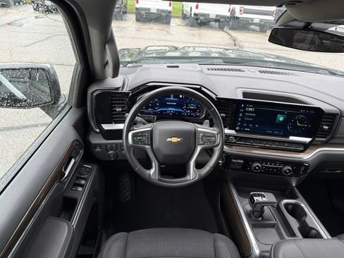 Used 2023 Chevrolet Silverado 1500 LT AWD/4WD image 18