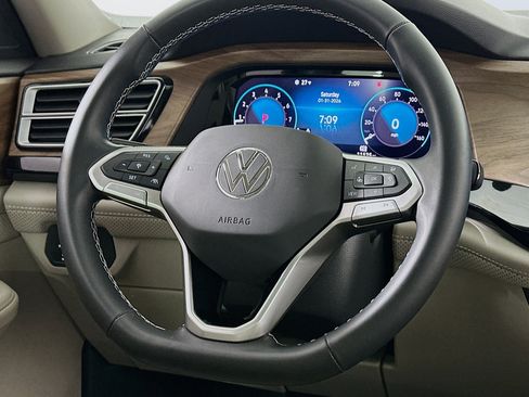 Used 2024 Volkswagen Atlas SE w/ Panoramic Sunroof Package image 8