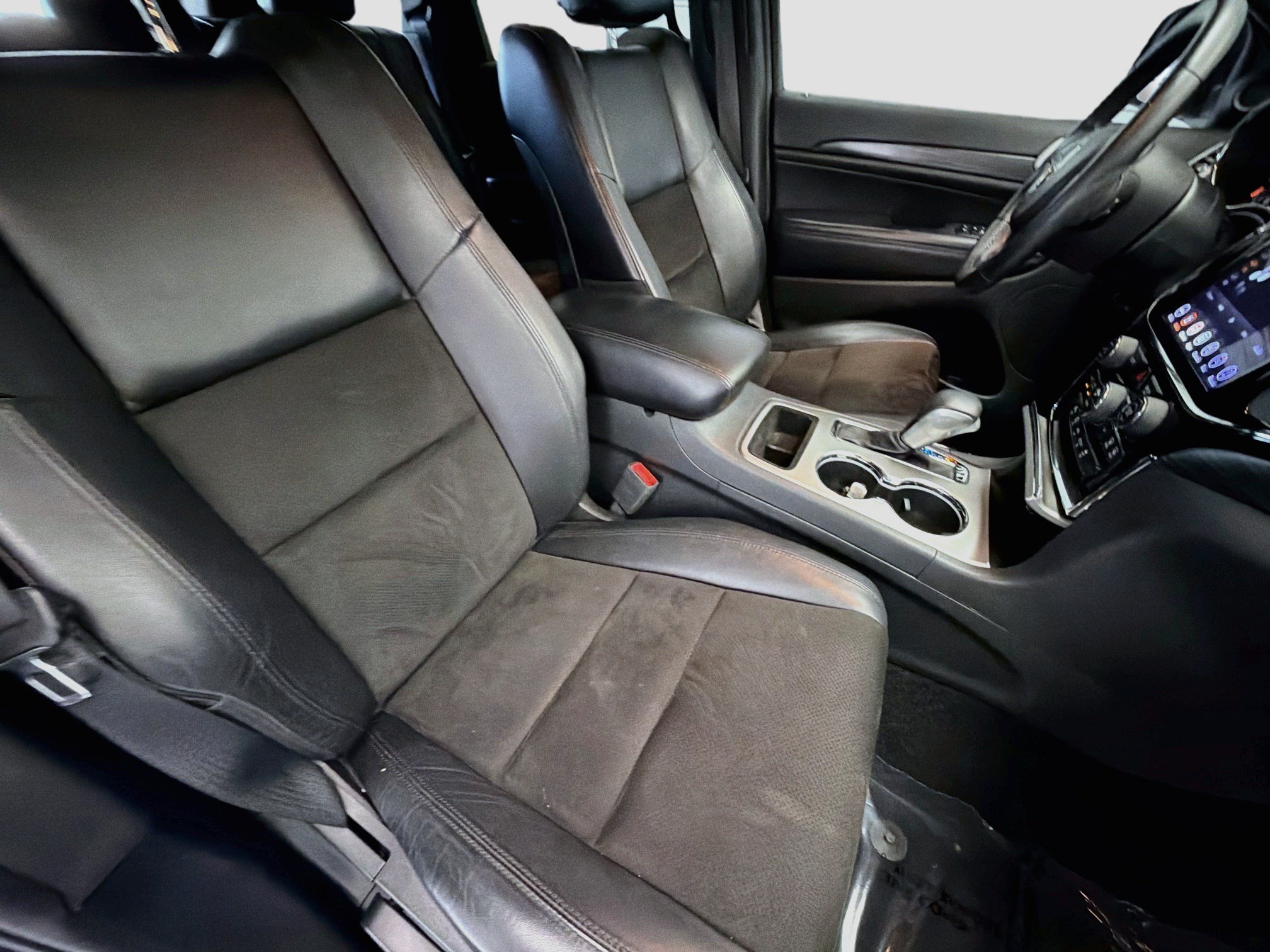 Used 2019 Jeep Grand Cherokee Altitude AWD/4WD image 15
