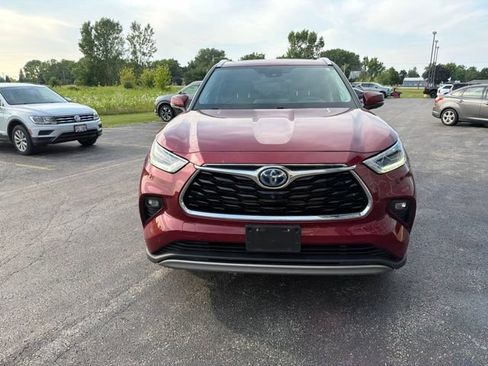Used 2022 Toyota Highlander Platinum AWD/4WD image 2