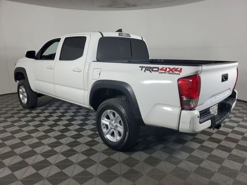 Used 2017 Toyota Tacoma SR image 6