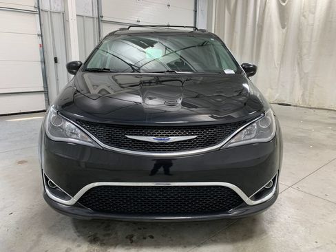 Used 2018 Chrysler Pacifica Touring-L w/ Tire & Wheel Group FWD image 31