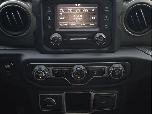Used 2018 Jeep Wrangler Unlimited Sport AWD/4WD image 11