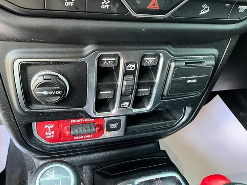 Used 2019 Jeep Wrangler Unlimited Rubicon w/ Cold Weather Group AWD/4WD image 20