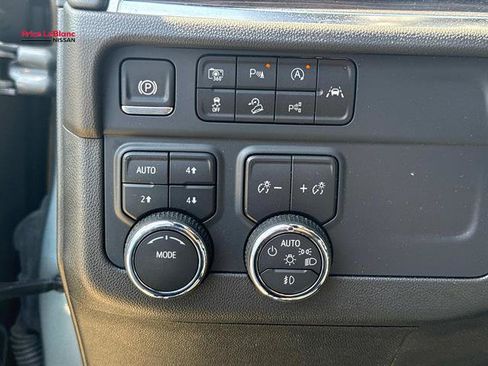 Used 2025 Chevrolet Suburban Z71 AWD/4WD image 20