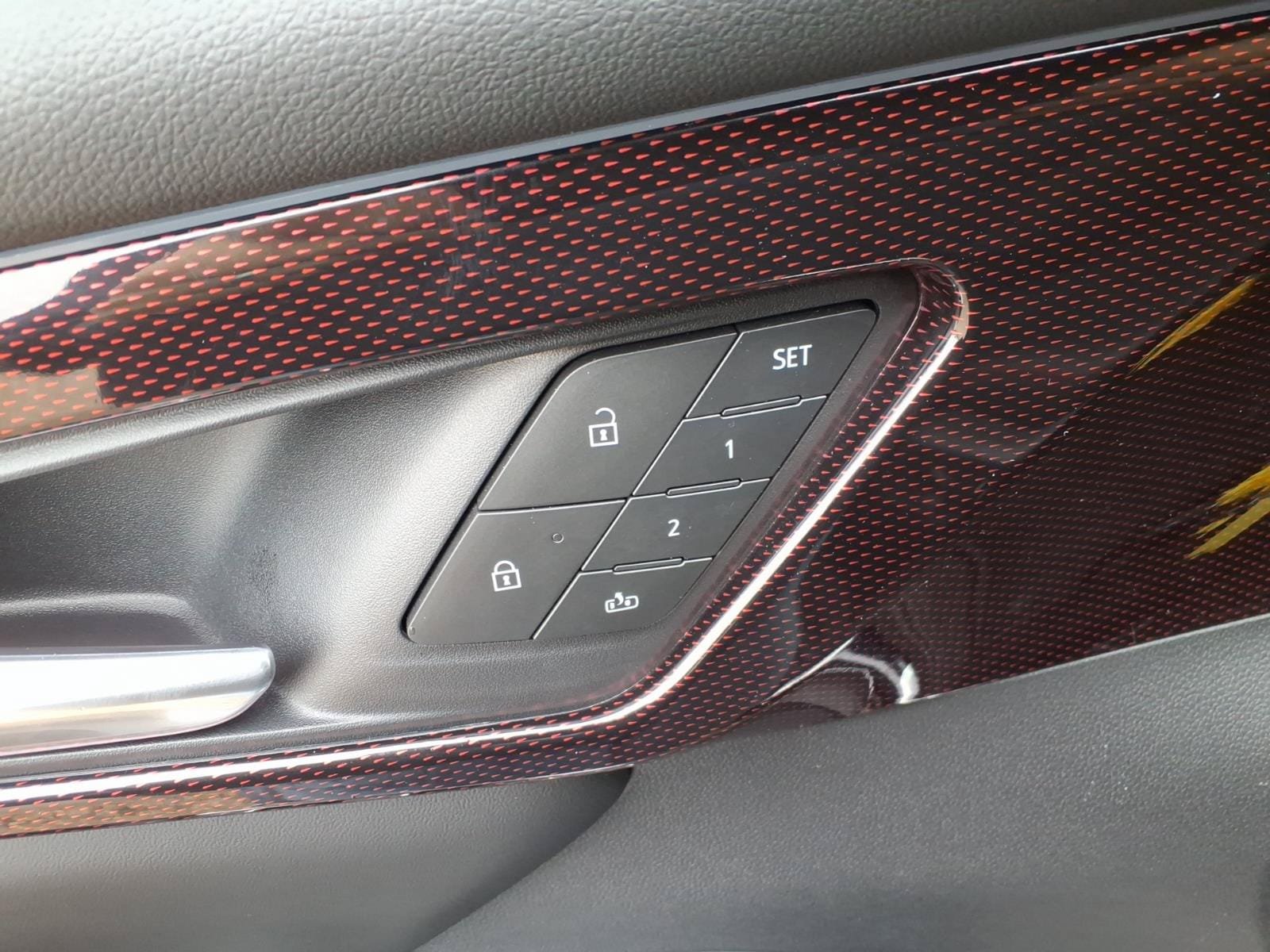 New 2027 Chevrolet Traverse RS FWD image 17