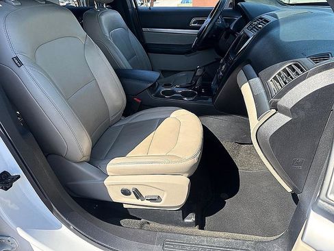 Used 2018 Ford Explorer XLT w/ Equipment Group 202A FWD image 23