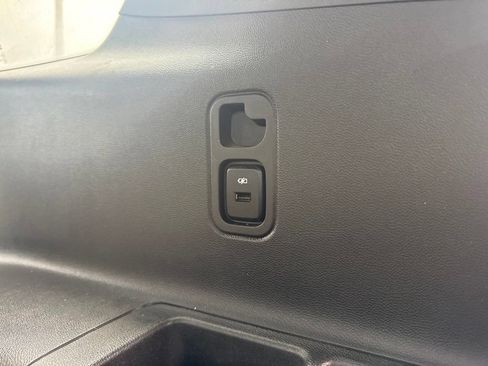 Used 2023 Chevrolet Traverse LS AWD/4WD image 18