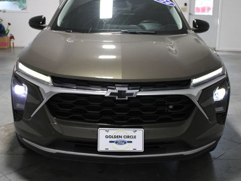 Used 2024 Chevrolet Trax ACTIV w/ Sunroof Package FWD image 53