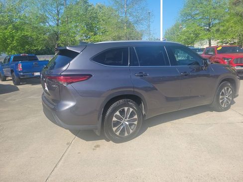 Used 2022 Toyota Highlander XLE image 8