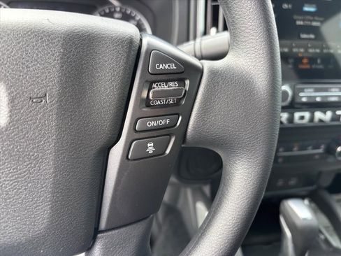 Used 2025 Nissan Frontier SV image 15