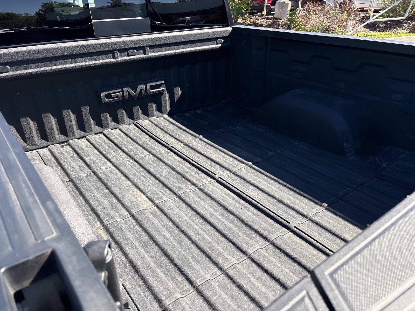 Used 2023 GMC Sierra 1500 SLT AWD/4WD image 32