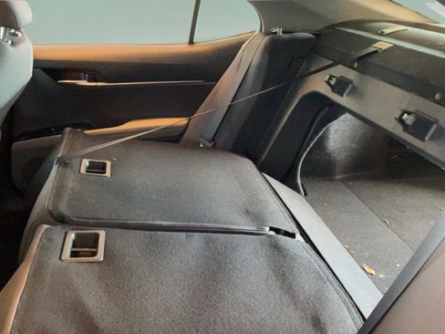 Used 2019 Toyota Camry LE FWD image 31