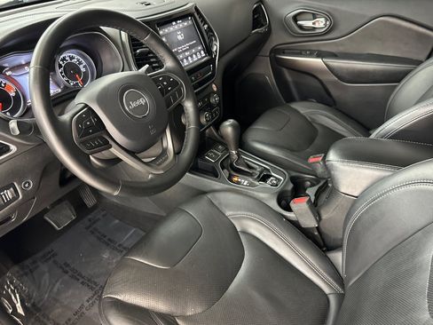 Used 2019 Jeep Cherokee Limited FWD image 4