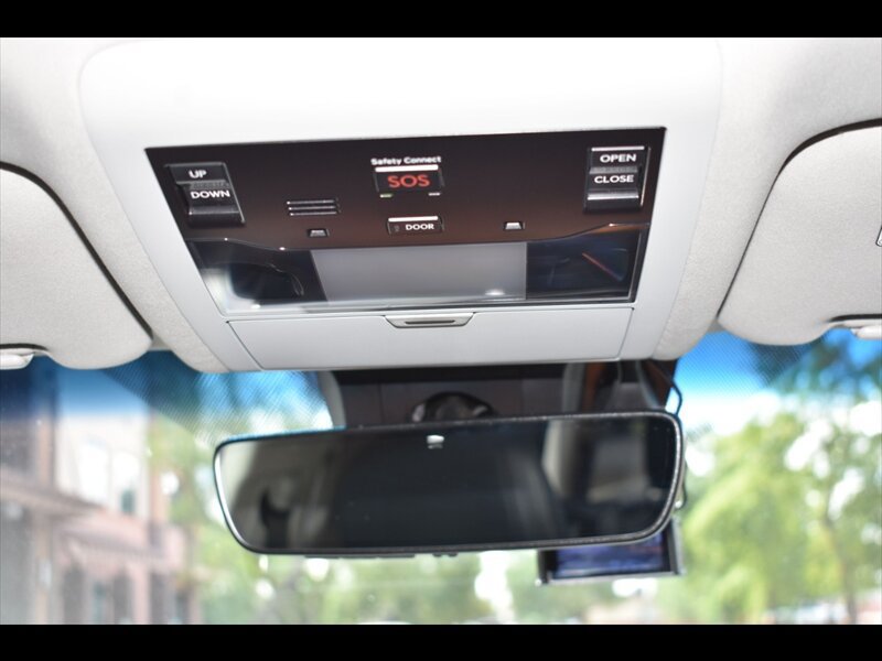 Used 2018 Lexus LX 570 4WD w/ Luxury Package image 33