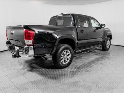 Used 2017 Toyota Tacoma SR5 w/ Tow Package RWD image 7