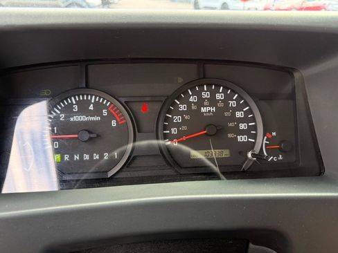 Used 2019 Isuzu NPR image 27