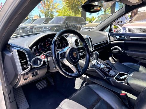 Used 2017 Porsche Cayenne Platinum Edition AWD/4WD image 14