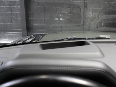 Used 2024 Land Rover Defender 110 SE image 51