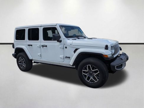 Used 2025 Jeep Wrangler Unlimited Sahara AWD/4WD image 2