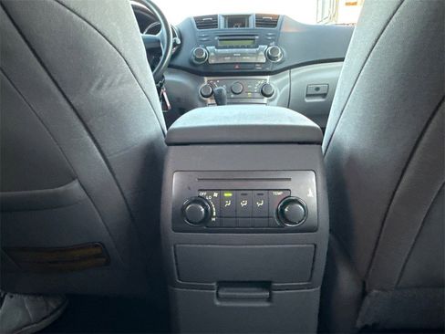 Used 2012 Toyota Highlander FWD image 18