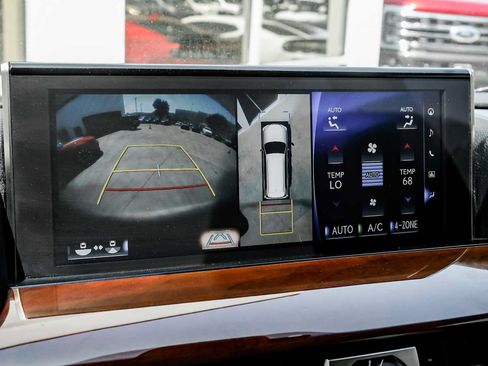 Used 2021 Lexus LX 570 4WD w/ Luxury Package image 27