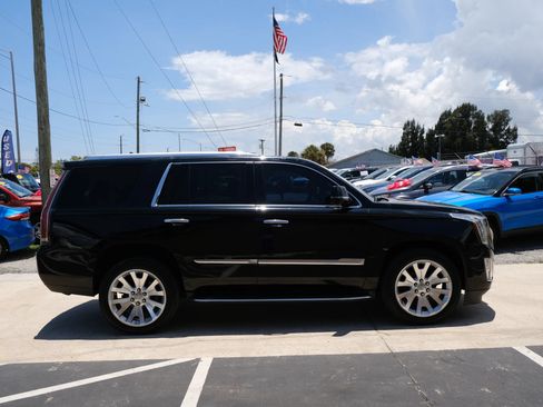 Used 2016 Cadillac Escalade Luxury AWD/4WD image 4