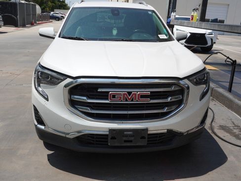 Used 2020 GMC Terrain SLT w/ Preferred Package FWD image 2