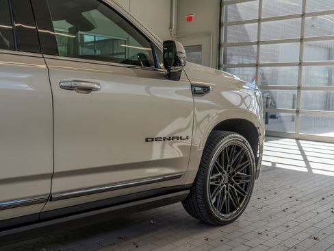 Used 2023 GMC Yukon Denali Ultimate image 30