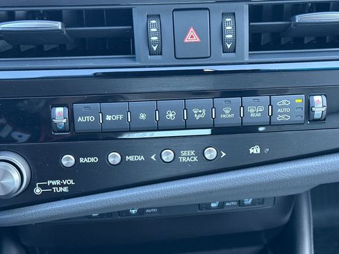 Used 2025 Lexus ES 350 w/ Premium Package FWD image 16